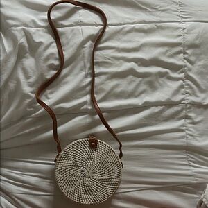 Chic Round Woven Crossbody Bag - White and Tan